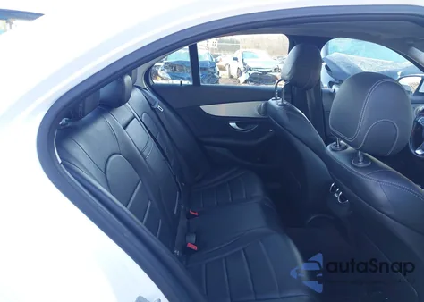 2016 Mercedes-Benz C 300 4Matic из США, поврежденный, VIN 55SWF4KB0GU099542